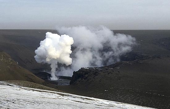 O vulco islands Grimsvotn, que deixou de expelir cinzas  atmosfera nesta quarta-feira