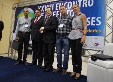 Prefeito Juviano Lincoln e a primeira-dama estiveram com o governador Silval Barbosa durante Encontro em Cuiab 