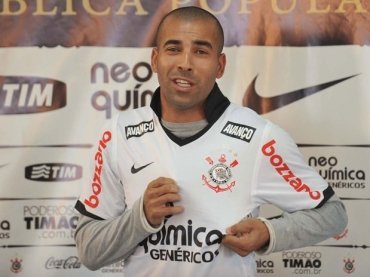 Emerson � apresentado no Corinthians