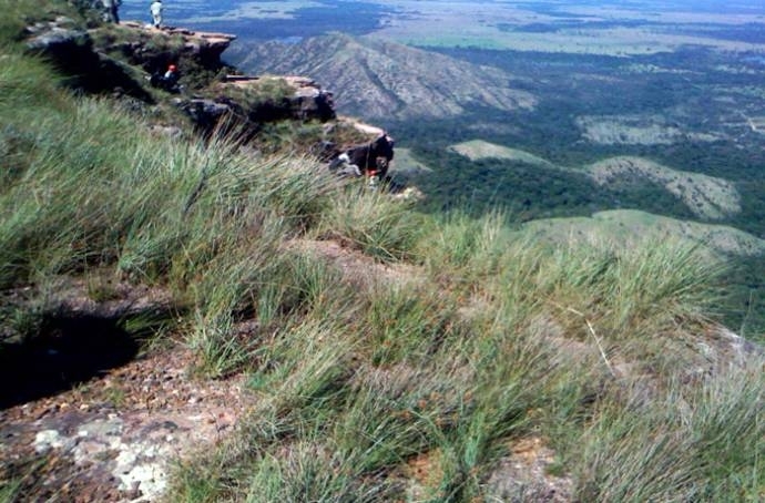 Mirante de Chapada dos Guimares: ao fundo, policiais fazem o planejamento do resgate do corpo