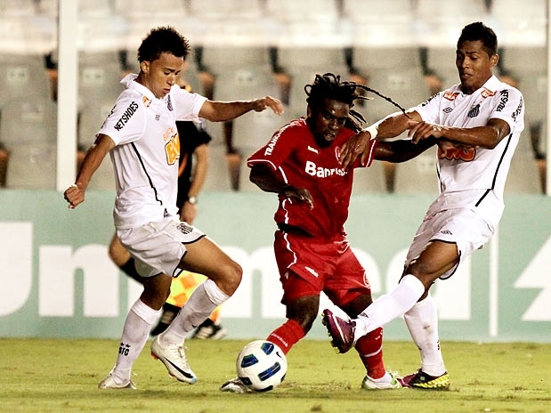 Gols foram marcados no primeiro tempo, em jogo que no contou com Muricy Ramalho