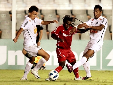 Gols foram marcados no primeiro tempo, em jogo que no contou com Muricy Ramalho