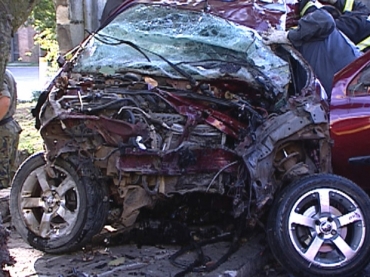 destrudo em batida contra rvore