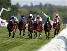 Homem apostou cumulativamente em sete corridas de cavalo - e venceu