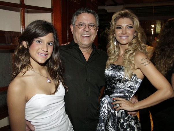 O diretor com a mulher, Antnia, e a filha Giulia: ele j comeou o tratamento