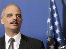 Eric Holder disse  BBC que no houve sinal de rendio de Bin Laden