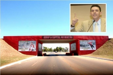 Secretrio do municpio alega que cores foram usadas para 