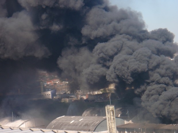 Fuma�a provocada pelo fogo