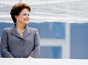 Dilma afirmou que novos exames realizados para avaliar tratamento para pneumonia leve indicam que ela est� normal