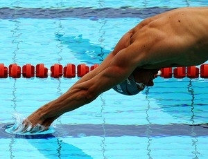 Cielo abre 4x50m livre com a melhor marca mundial do ano