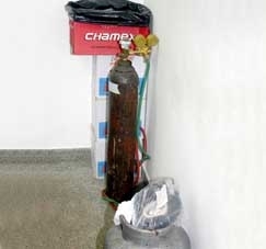 Kit arrombamento usado no sbado, no Distrito Industrial. No TRE, bandidos no deixaram 