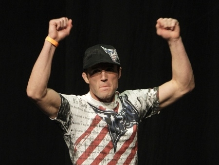 Chael Sonnen resolveu problemas com a Justia dos EUA e est apto a lutar