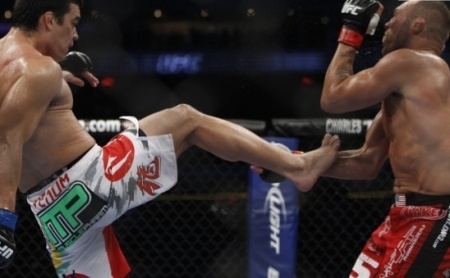 Lyoto Machida nocauteou Randy Couture no incio do 2 round do UFC 129