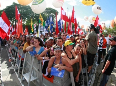 Mais de 1 milh�o de pessoas foram at� a avenida Marqu�s de S�o Vicente para comemorar o Dia do Trabalho