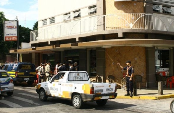 Padaria onde ocorreu o assalto com tiroteio