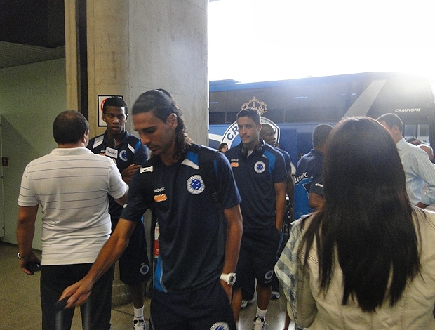 Leandro Guerreiro embarca com o time para a Colmbia