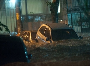 Forte chuva causa inunda��o na zona norte do Rio; homem morre ap�s ser levado por enxurrada e crian�a fica ferida