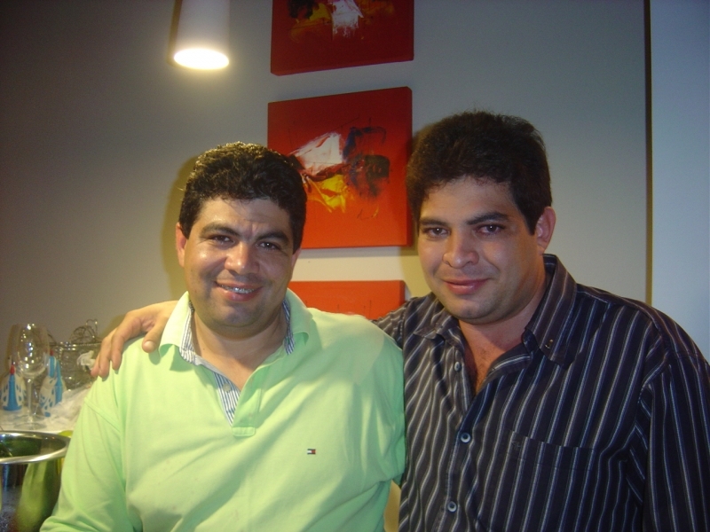 O empresrio Wagner Santos ao lado do irmo Cidinho lidera intenes de voto.