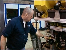 Especialista apresenta ve�culo que pode descer a 6,4 mil metros