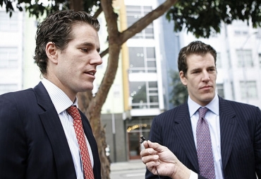 Cameron (esq.) and Tyler (dir.) Winklevoss, fundadores da rede social ConnectU; irm�os processam Facebook