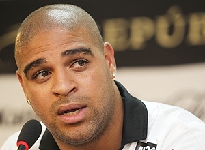 O atacante Adriano, no dia de sua apresentao