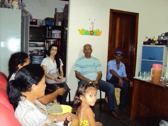 Pais de alunos e gerentes se reuniram na tarde de segunda-feira