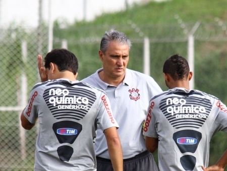 Tite pode at� trope�ar contra o Oeste, que n�o sai do cargo