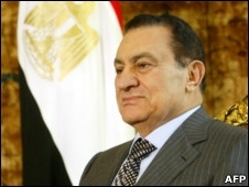 Mubarak est� internado e com estado de sa�de debilitado
