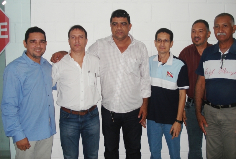 Prefeito Juviano Lincoln e presidente do Detran/MT estiveram presentes na inaugurao de mais um empreendimento no bairr