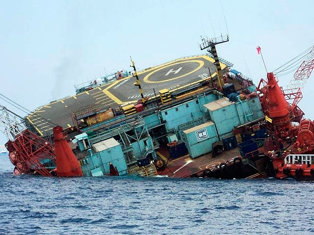 A plataforma Jpiter afunda parcialmente na costa do Estado mexicano de Campeche
