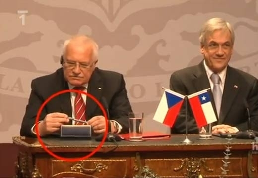 Pesidente da Rep�blica Tcheca, Vaclav Klaus, teria furtado caneta