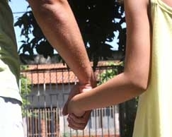 Acusado estava em uma festa na casa de uma das vtimas, para onde foi a convite de algum da famlia