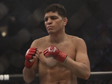 Nick Diaz manteve o cinturo dos meio-mdios contra o ingls Paul Daley