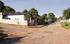 Crime ocorreu na rua 7 do bairro Marajoara; vizinhos relatam que eles tiveram que encostar no muro 