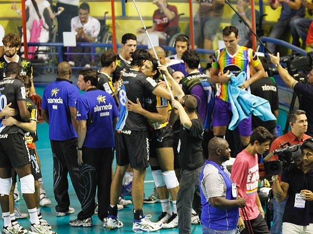 Michael  homenageado aps triunfo do Vlei Futuro