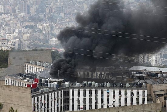 Prdio de Roumieh fica em chamas em rebelio de presos por melhores condies na maior priso libanesa