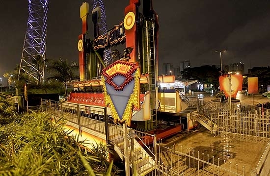Brinquedo Double Shock, do Playcenter, onde houve acidente com oito feridos no fim da tarde deste domingo