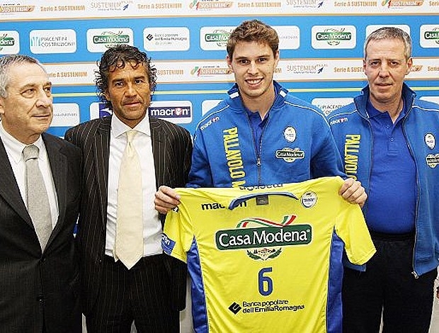 Bruninho  apresentado pelo Modena: camisa 6 no time italiano