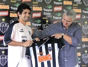 Guilherme  apresentado no Atltico-MG