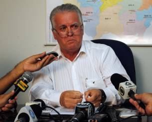 Vilceu Marchetti, que chora ao se demitir por causa do Escndalos dos Maquinrios