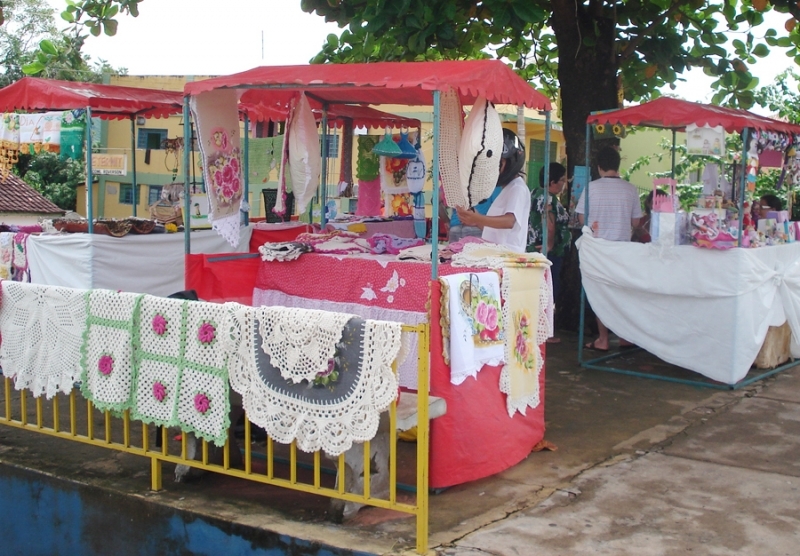 Feira do Artesanato ocorre duas vezes ao ms no Espao Quadrado em Diamantino