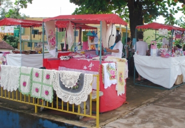 Feira do Artesanato ocorre duas vezes ao ms no Espao Quadrado em Diamantino