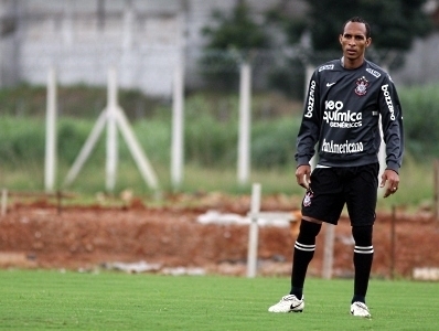 Liedson fica de fora de convoca��o e fica � disposi��o do t�cnico Tite para as pr�ximas partidas do Corinthians