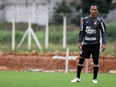Liedson fica de fora de convocao e fica  disposio do tcnico Tite para as prximas partidas do Corinthians