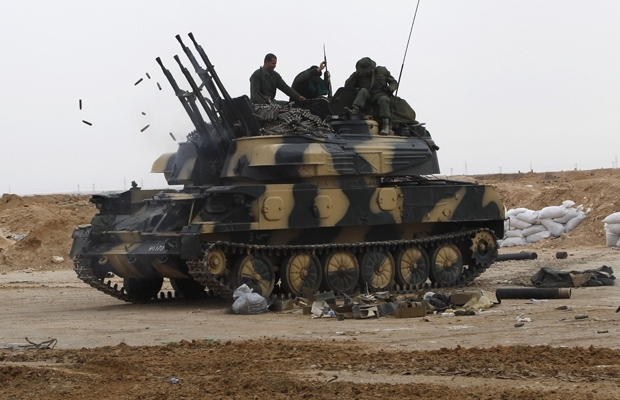 Tropas pr-Kadhafi nesta quarta-feira (16) na cidade lbia de Ajdabiyah