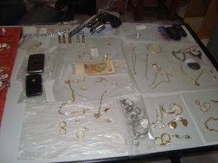 Joias recuperadas em Mirassol.