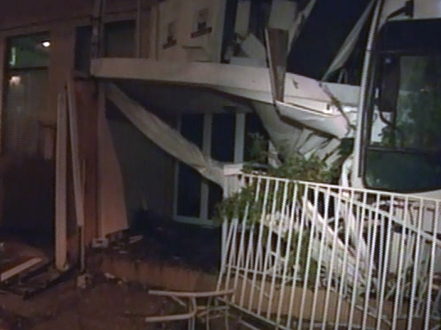 Hotel  atingido por nibus desgovernado no interior de So Paulo