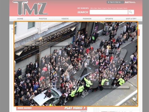 Cerca de 500 garotas aguardavam o cantor do lado de fora do hotel