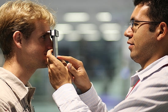 Pesquisadores testam celular adaptado para fazer diagnsticos oftalmolgicos