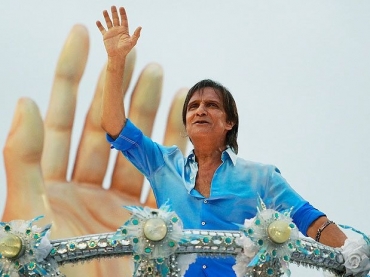 Roberto Carlos se emocionou com desfile da Beija-Flor